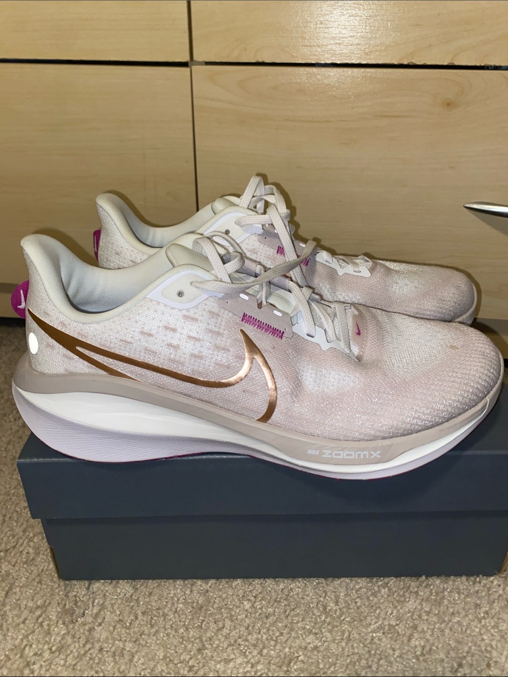 Nike Vomero Women’s ZoomX Running Shoes - White with Rose Gold Swoosh- size 10 W